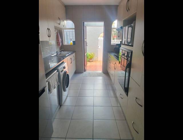 2 BEDROOM TOWNHOUSE FOR SALE IN GLEN MARAIS